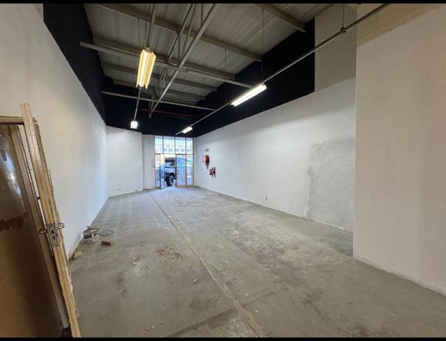191M² WAREHOUSE TO LET IN WYNBERG
